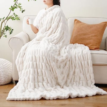 Luxurious Cream Faux Fur Throw Blanket for Ultimate Comfort