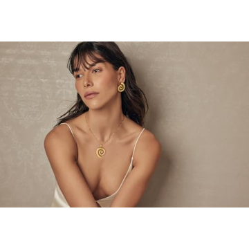 Gold Chunky Spiral Pendant Necklace for Summer Style