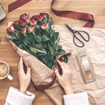 JEFURE Acrylic Tape Dispenser with Serrated Cutter for Home