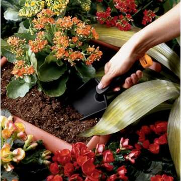 Fiskars Flower Gardening Tool Set with Floral Pruner, Trowel, Cultivator, Garden Gloves, and Ultra-Light Kneeling Cushion for Outdoor Use (5 Piece Kit)