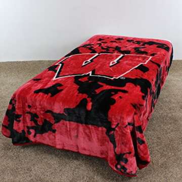 Wisconsin Badgers Plush Throw Blanket for Ultimate Comfort