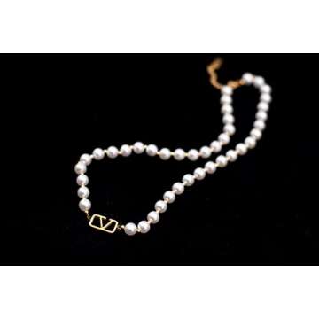 YUFANHY V Letter Pearl Necklace - Elegant Personalized Jewelry