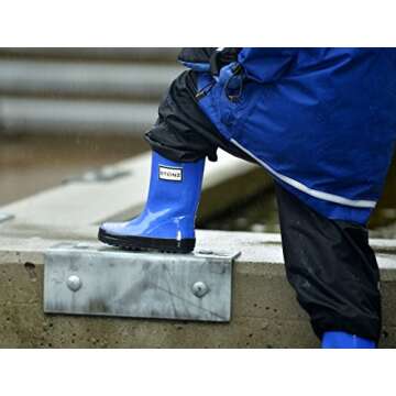 Stonz Rain Bootz Green/Black Size: 4