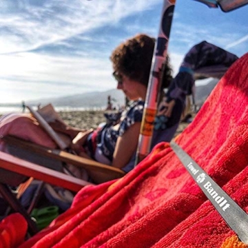 Durable Silicone Beach Towel Holders Secure Vibrant Colors