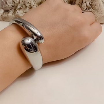 Elegant Gold Cuff Bangle Bracelet for Sophisticated Women