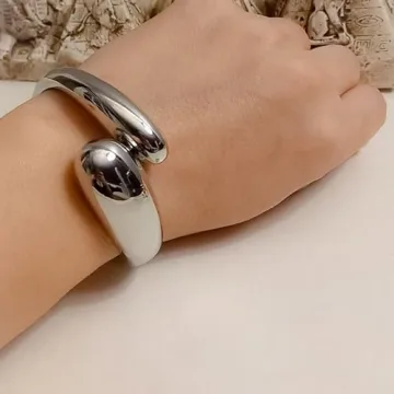 Elegant Gold Cuff Bangle Bracelet for Sophisticated Women