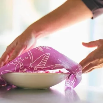 Bee's Wrap Reusable Beeswax Food Wraps Made in the USA, Eco Friendly Beeswax Wraps for Food, Sustainable Food Storage Containers, Organic Cotton Food Wraps, Assorted 3 Pack (S, M, L), Clover