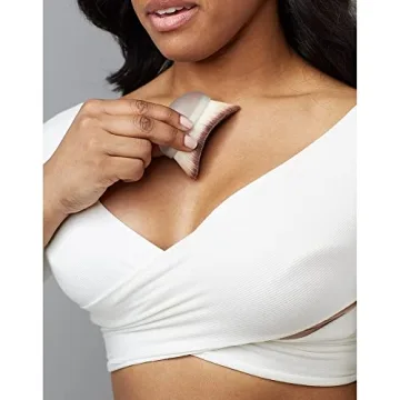 Undone Beauty Seamless Palm Brush for Perfect Contouring