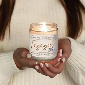 Engagement Gift Candle for Couples - 'Engaged 2026'