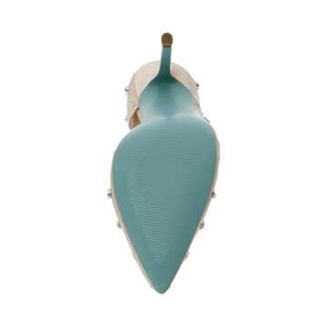 Betsey Women Cruze Pump: Comfort Meets Style