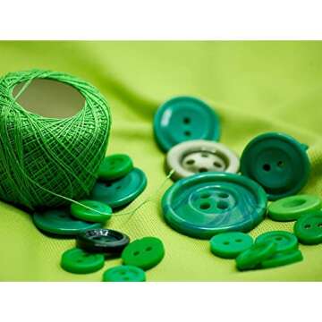 Green Buttons 4 Holes Round Buttons for DIY Sewing Craft, 1 Inch to 0.6 Inch Assorted Sizes 660 Pcs
