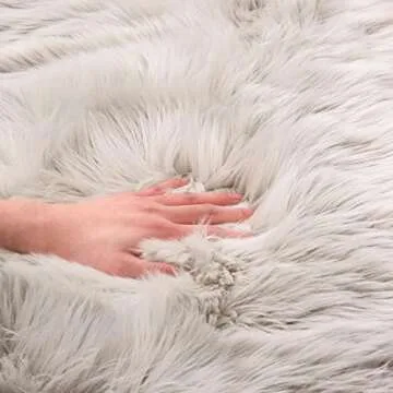 EasyJoy Ultra Soft Faux Fur Area Rug for Cozy Homes