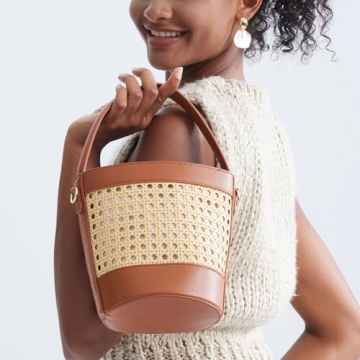 Rattan Bucket Bag Stylish Straw Beach Handbag for Summer