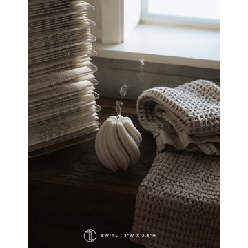 LAWA Swirl Candle - Elegant Handmade Scented Decor