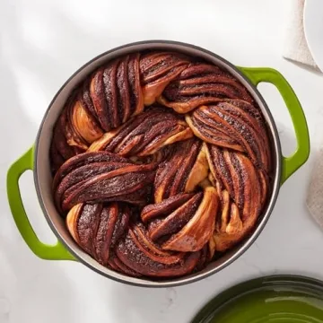 Durable 4.3 Quart Amazon Basics Cast Iron Dutch Oven