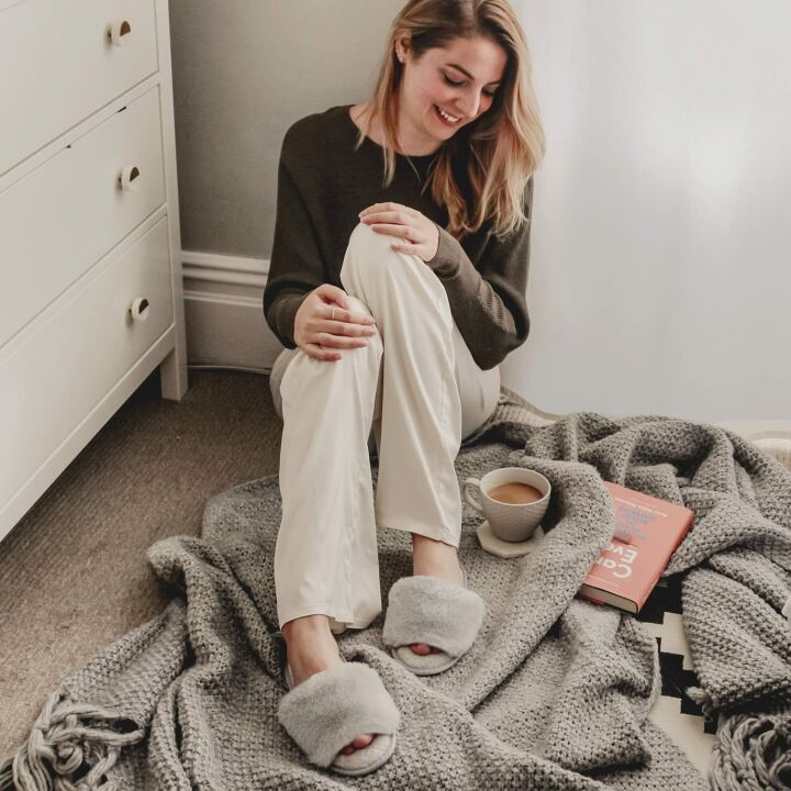 Fuzzy Faux Fur Memory Foam Slippers for Comfort
