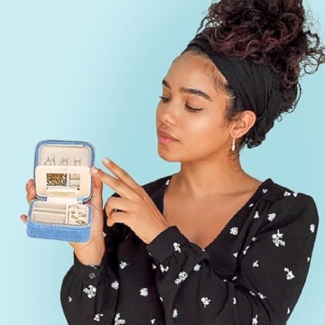 Benevolence LA Velvet Travel Jewelry Box - Organize Elegantly