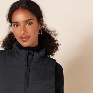 Amazon Essentials Women's Mid-Weight Puffer Vest for Cold Weather