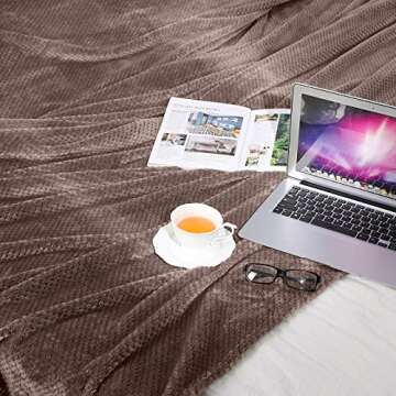 GAGAHAO Fleece Throw Blanket, Twin Size Fuzzy Throw Blanket for Couch Sofa Soft Warm Cozy Furry Decorative Thick Blankets & Bed Throws for Couch (Light Brown, 60x80 inch)