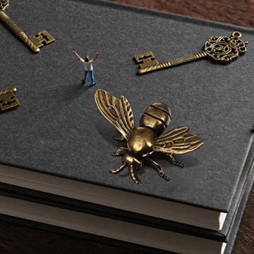 Stylish 2pcs Gold Bee Figurines for Elegant Decor