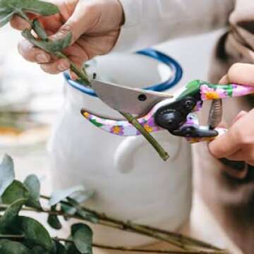 Hortem Women Garden Tools Red, Aluminum Gardening Tools Christmas Garden Gifts, Lady Bypass Pruner and Gardening Tools Belt Bags with Floral Package