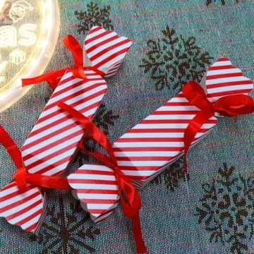 DARENYI 50 Pcs Christmas Candy Boxes with Ribbon