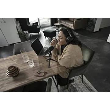 Shure MV7 Dynamic Mic for Podcasting Streaming USB XLR