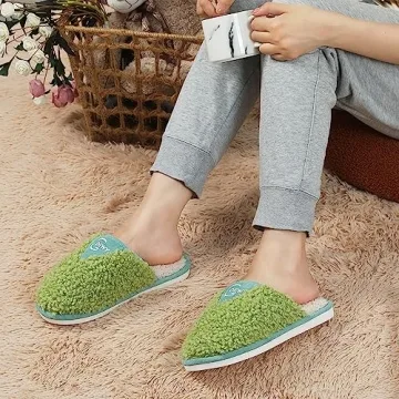GOEWY Cozy Fuzzy Slippers for Women Indoor and Outdoor Non Slip Memory Foam House Shoes Christmas Gift for Women Mom Girlfriend Daughter