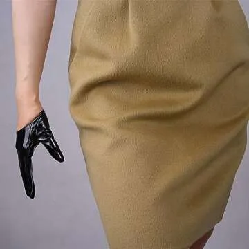 DooWay Extra Short Black Leather Gloves for Stylish Wear