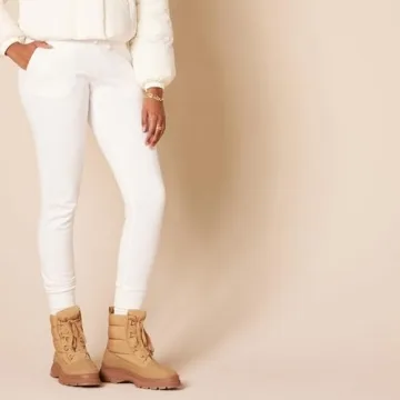 Stylish Comfort with Amazon Essentials Women's Puffer Boots