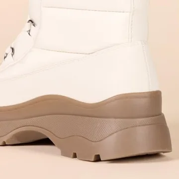 Stylish Comfort with Amazon Essentials Women's Puffer Boots