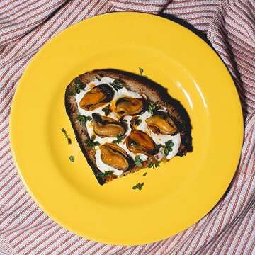 Spanish Mussels Canned in Spiced Pickled Sauce | B Vitamins, Omega-3 | Tinned Seafood by Ati Manel | 1 x 110g Cans