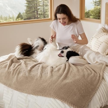 Soft Washable Pet Blankets - Cozy Fleece for Small Dogs