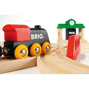 BRIO Classic Figure 8 Set - 22 Piece Wooden Train Toy