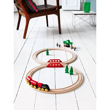 BRIO Classic Figure 8 Set - 22 Piece Wooden Train Toy