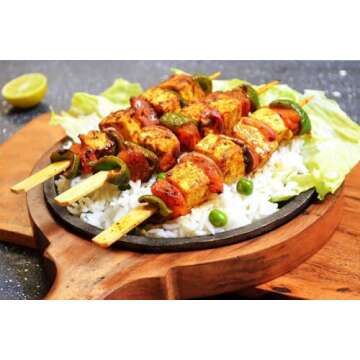 Sahishnu Round Cast Iron Fajita Plate Set with Wooden Base