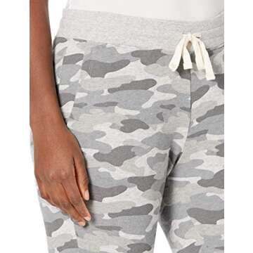 Amazon Essentials Women's Fleece Jogger Sweatpant (Available in Plus Size), Light Grey Camo, Small
