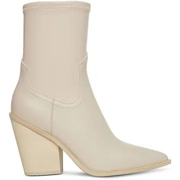 Stylish Steve Madden Women's Thorn Fashion Boot for Winter