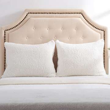 Reafort Ultra Soft Sherpa Pillowcases Pillow Covers Standard Size 20"x26" Pack of 2 with Zipper Closure (Cream, 20”x26” Standard Sham)