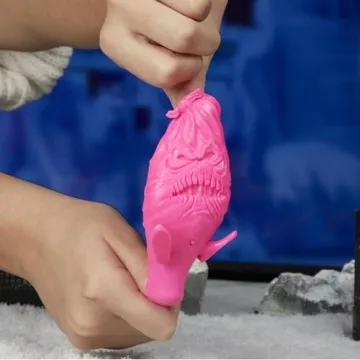 Ghostbusters Callie Spengler Figure and Stretch Ghost Accessory