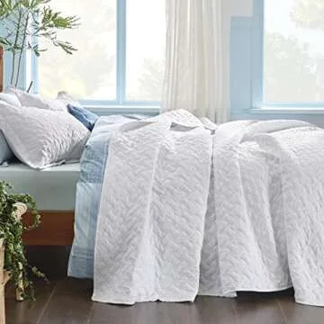 Bedsure Quilts California King Size - Lightweight Bedspreads Cal King Size with Basket Weave Pattern, Soft Quilt Bedding Set, White Comforter Set Coverlet for All Seasons with 2 Pillow Shams