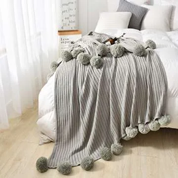 Fomoom Cozy Pom Pom Throw Blanket - Soft & Stylish