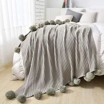 Fomoom Cozy Pom Pom Throw Blanket - Soft & Stylish