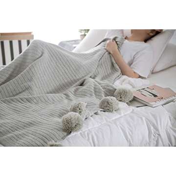 Fomoom Cozy Pom Pom Throw Blanket - Soft & Stylish