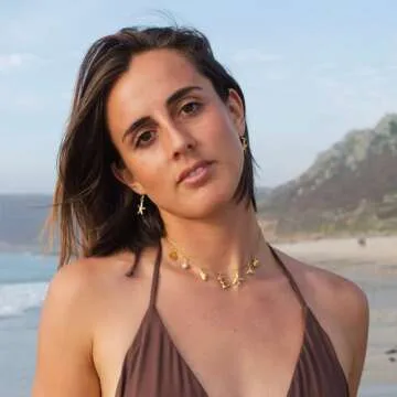 XSILA Charm Gold e Initial Necklaces for Women, Trendy Boho 14K Gold Plated Letter/Initial Necklace Beach Waterproof Non-tarnish Trendy Summer Pendant Choker Necklace Gold Jewelry for Women Gift