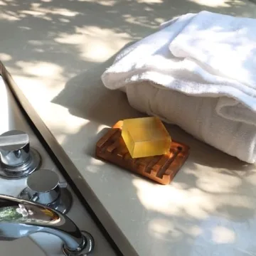 HTB Soap Dish - Teak Wood with Slanted Design for Optimal Drainage