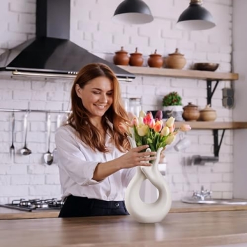 VECELO White Ceramic Vase – Modern Hand Shaped Elegance