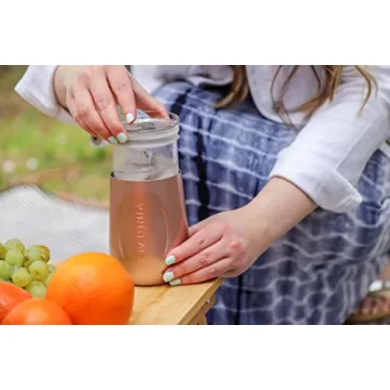 Vinglacé Wine Glass with Glass Insert and Sip Lid