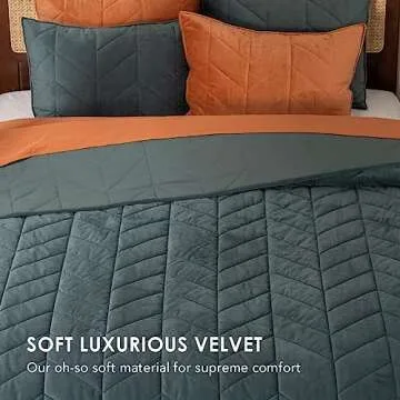 EVERGRACE 3 Pieces Luxurious Velvet King Quilts, Ultra Soft Lightweight Velvet Comforter Set, Matelasse Oversized Bedspread Coverlet for All Season with 2 Shams, Forest Green, 108"x96"