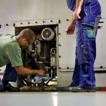 Tork Industrial Paper Wiper Blue in Handy Dispensing Box